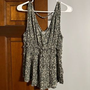 Comfortable tank! Small/medium size